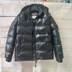 Moncler down jacket is suitable for both men and women